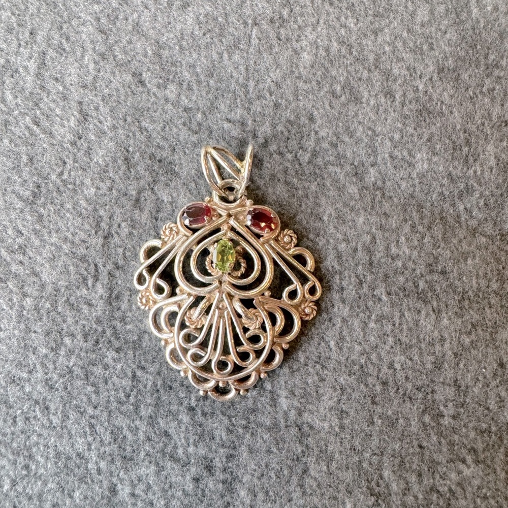 Handmade Sterling Silver filigree pendant with garnet and aventurine stones